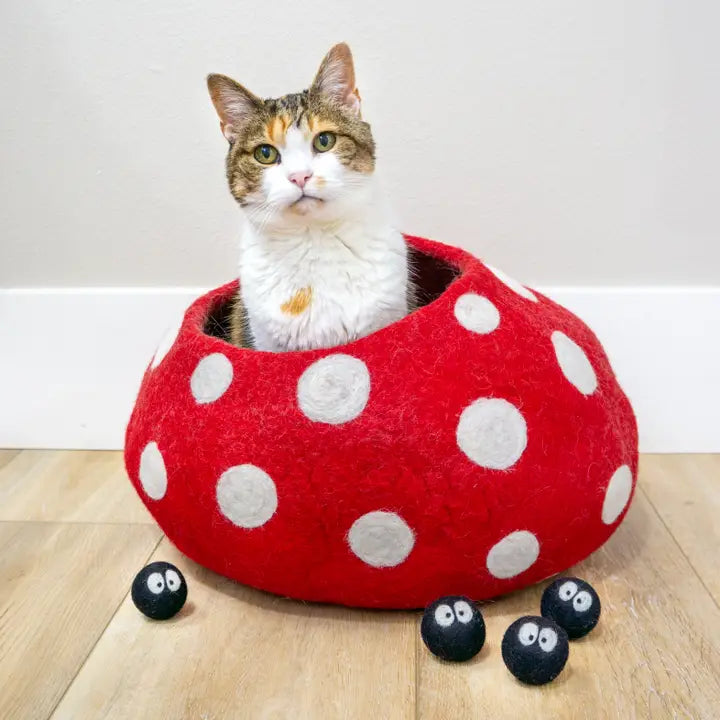 Eco Wool Red Mushroom Kitty Cave